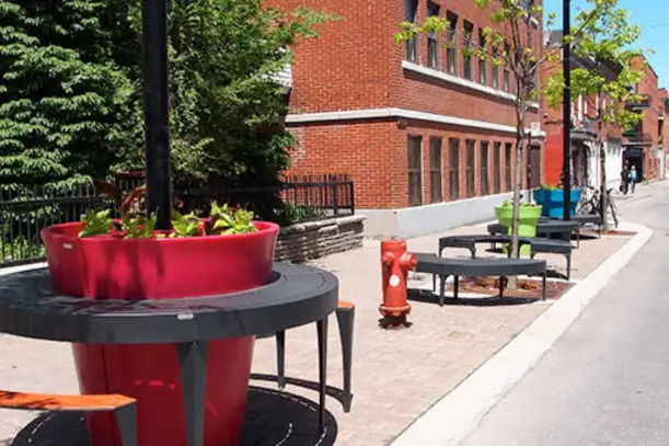 Mobilier urbain métallique réalisé par Atelier Desforges
