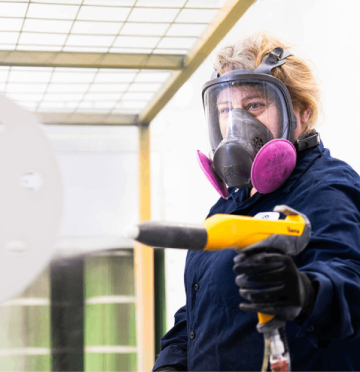 Après sablage au jet : application de peinture sur métal pour une protection durable